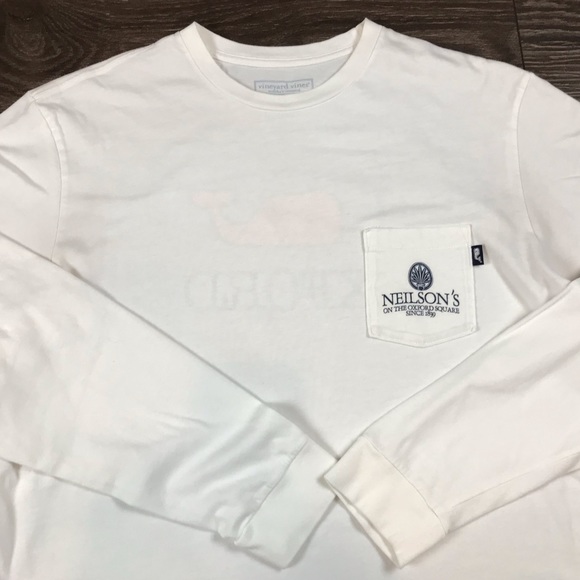 Vineyard Vines Neilson’s On The Oxford Square Since 1839 Men’s Long Sleeve Shirt - Picture 6 of 10